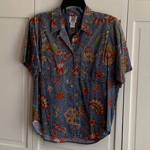 Short, sleeved, cotton blouse